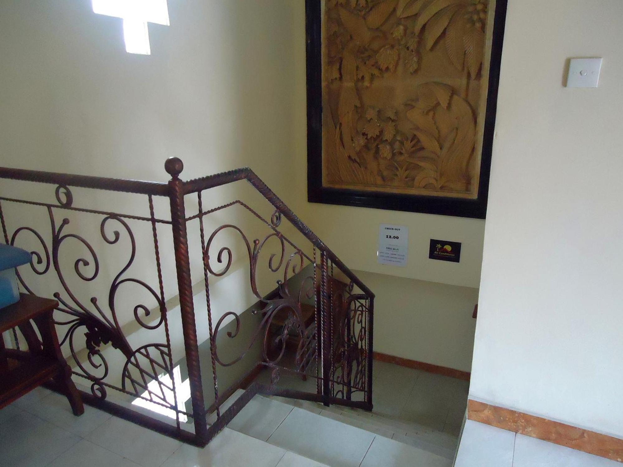 The Reinhold Guesthouse Bali เกอโรโบกัน ภายนอก รูปภาพ